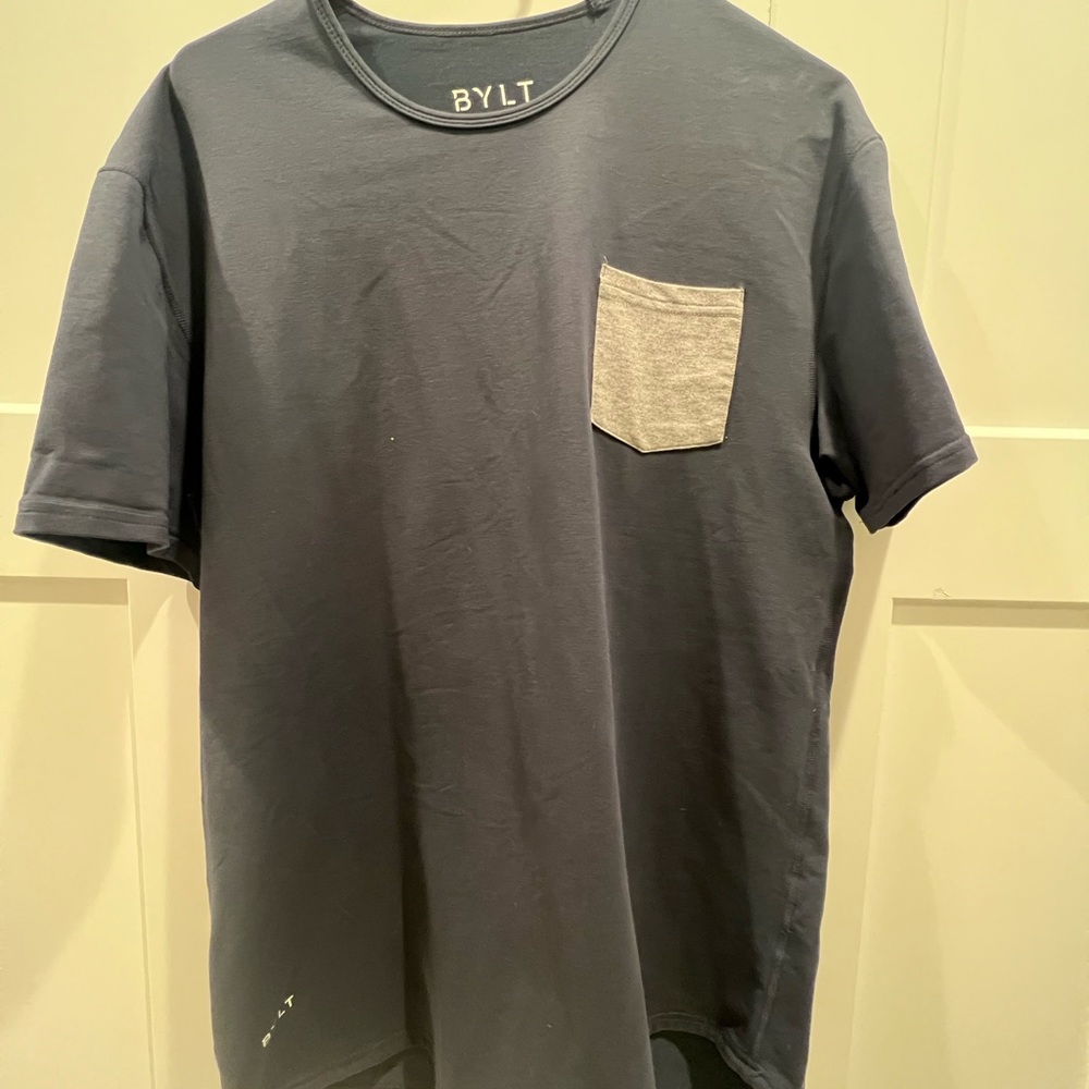 BYLT pocket square t-shirt men’s size large.
